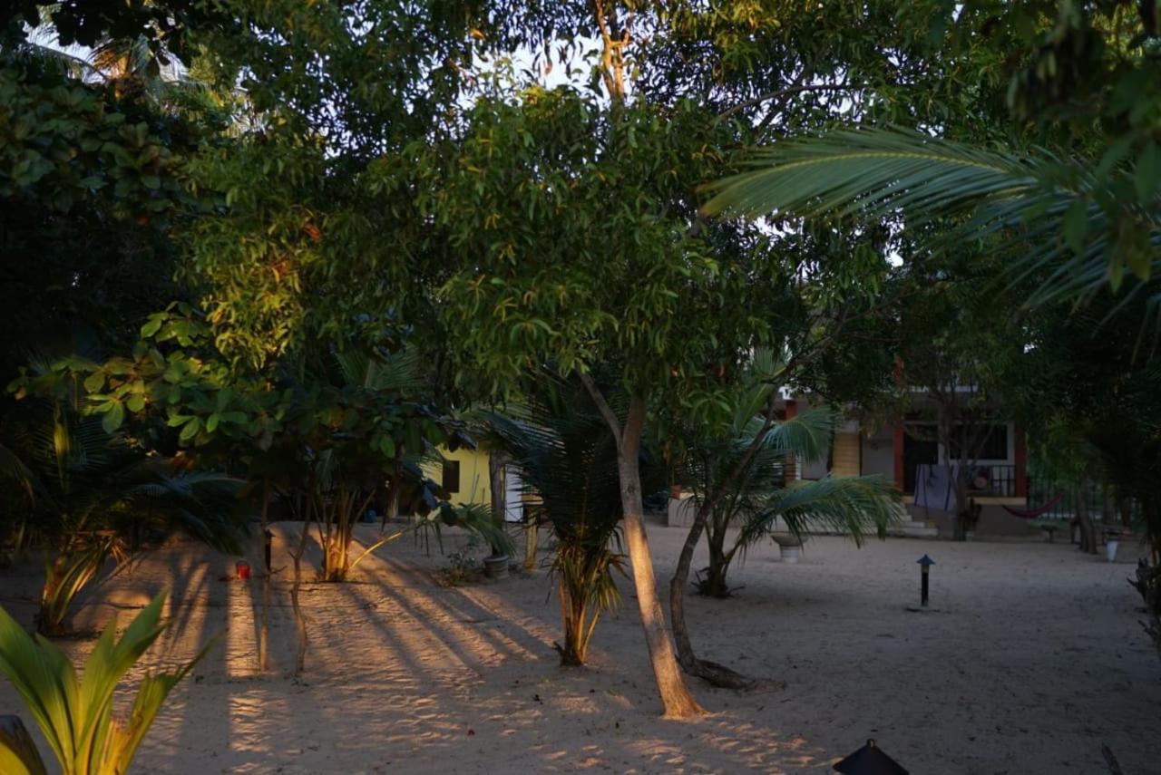 Aloha Beach Resort 탕갈레 외부 사진