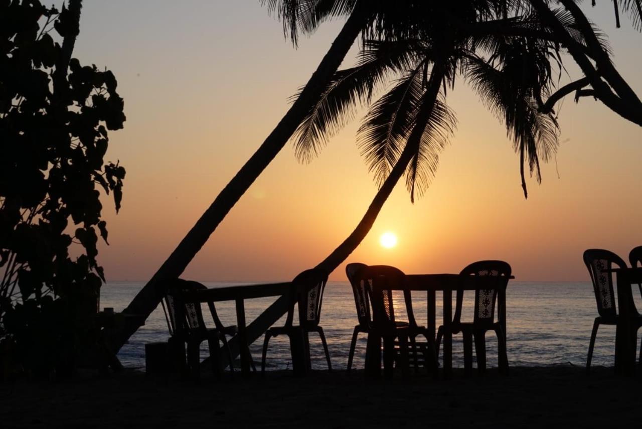 Aloha Beach Resort 탕갈레 외부 사진
