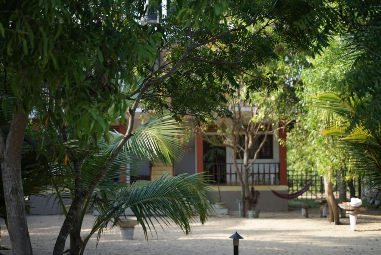 Aloha Beach Resort 탕갈레 외부 사진
