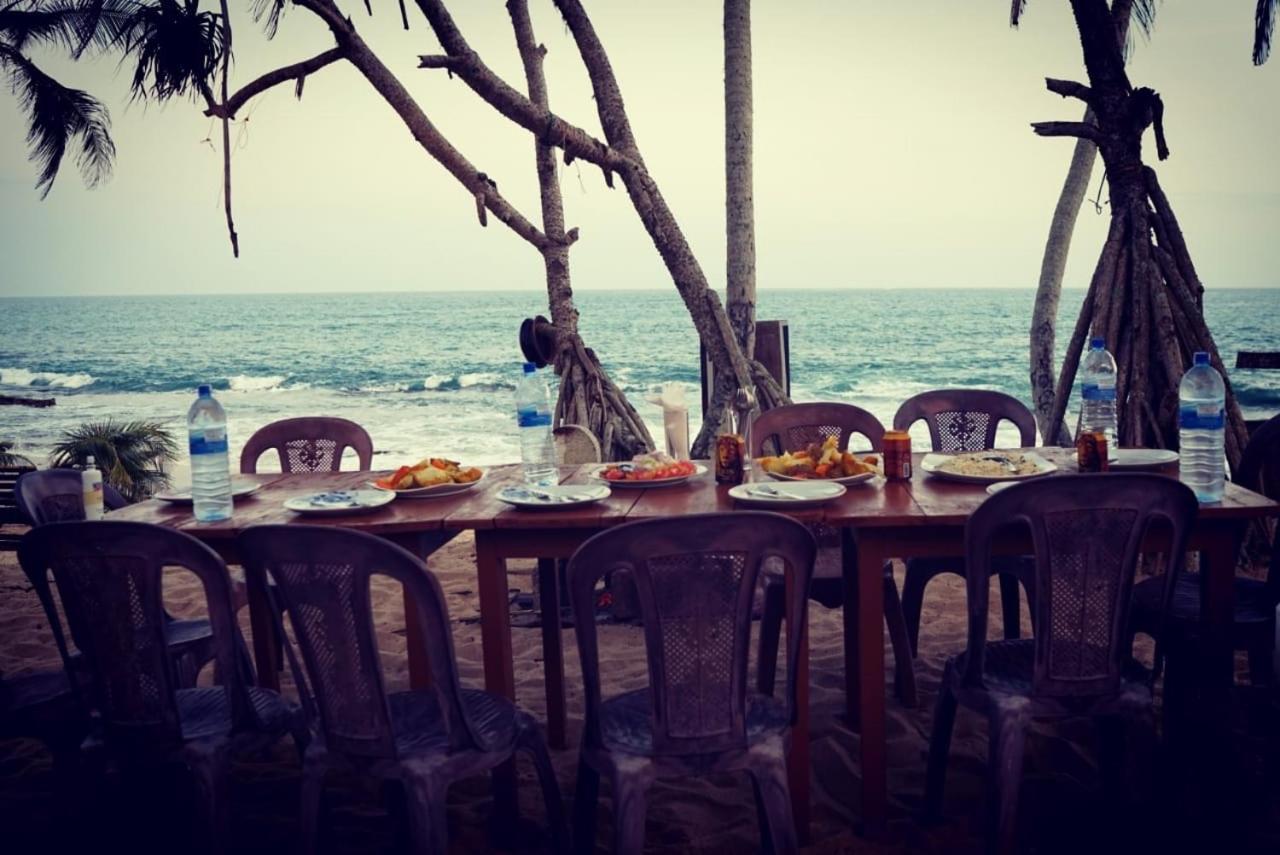 Aloha Beach Resort 탕갈레 외부 사진